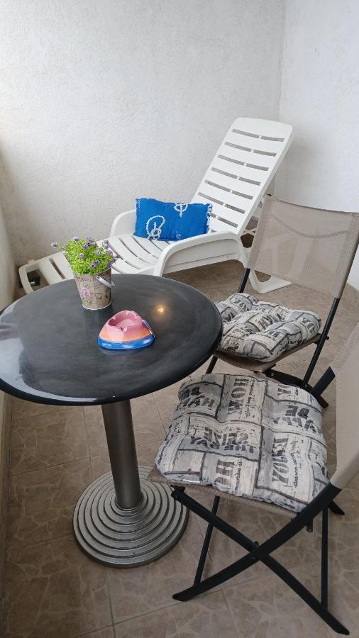 Apartmani Mary ドゥギ・ラット エクステリア 写真