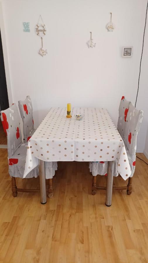 Apartmani Mary ドゥギ・ラット エクステリア 写真