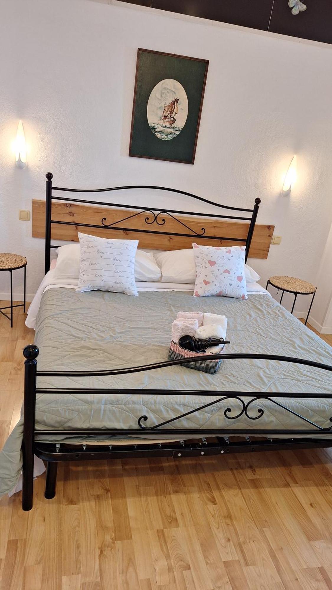 Apartmani Mary ドゥギ・ラット エクステリア 写真